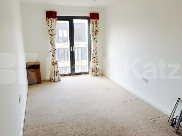 			NEW INSTRUCTION, 3 Bedroom, 1 bath, 1 reception Apartment			 Akerman Road, Oval